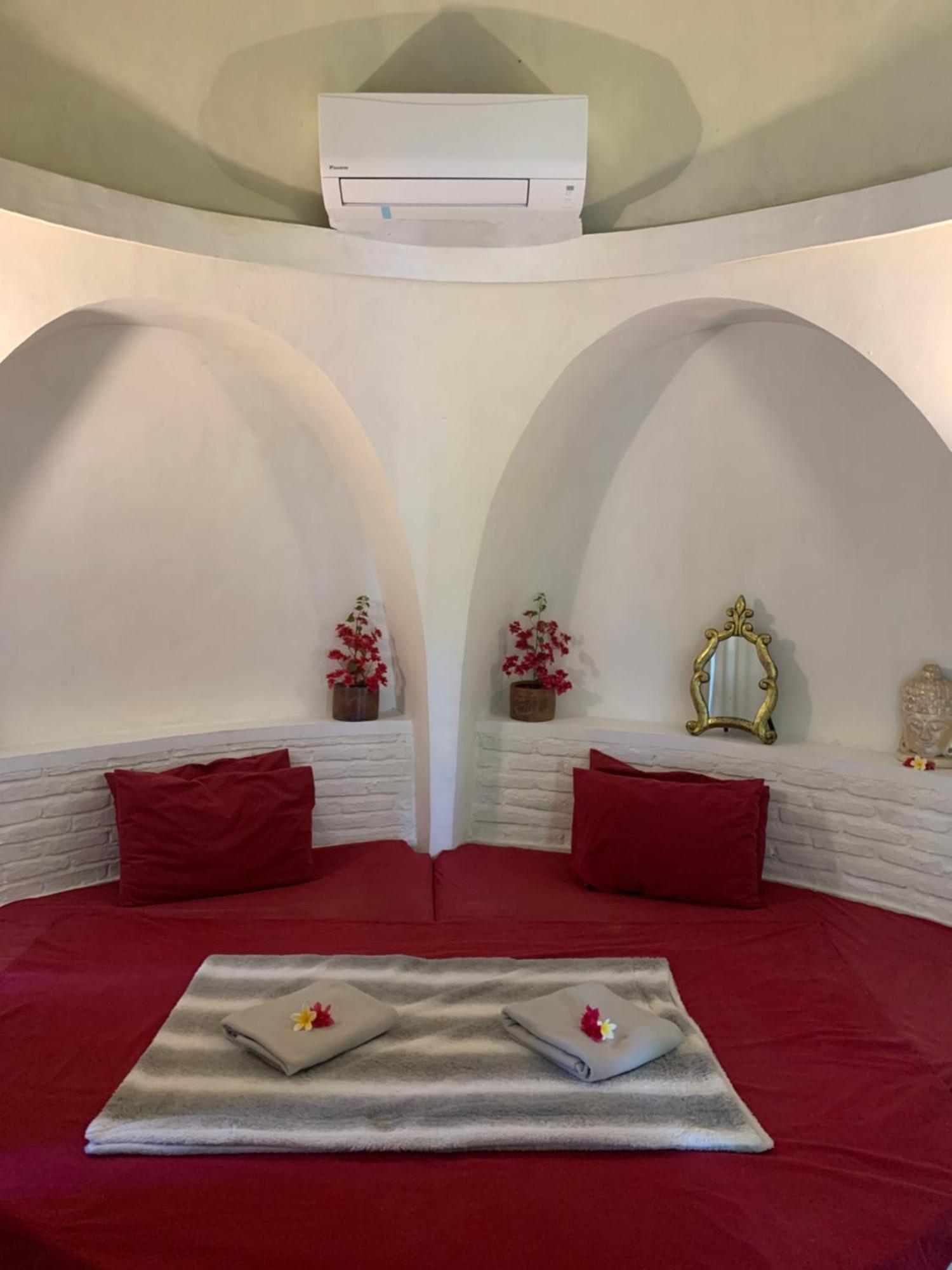 Kingdome - 2 Bedrooms *